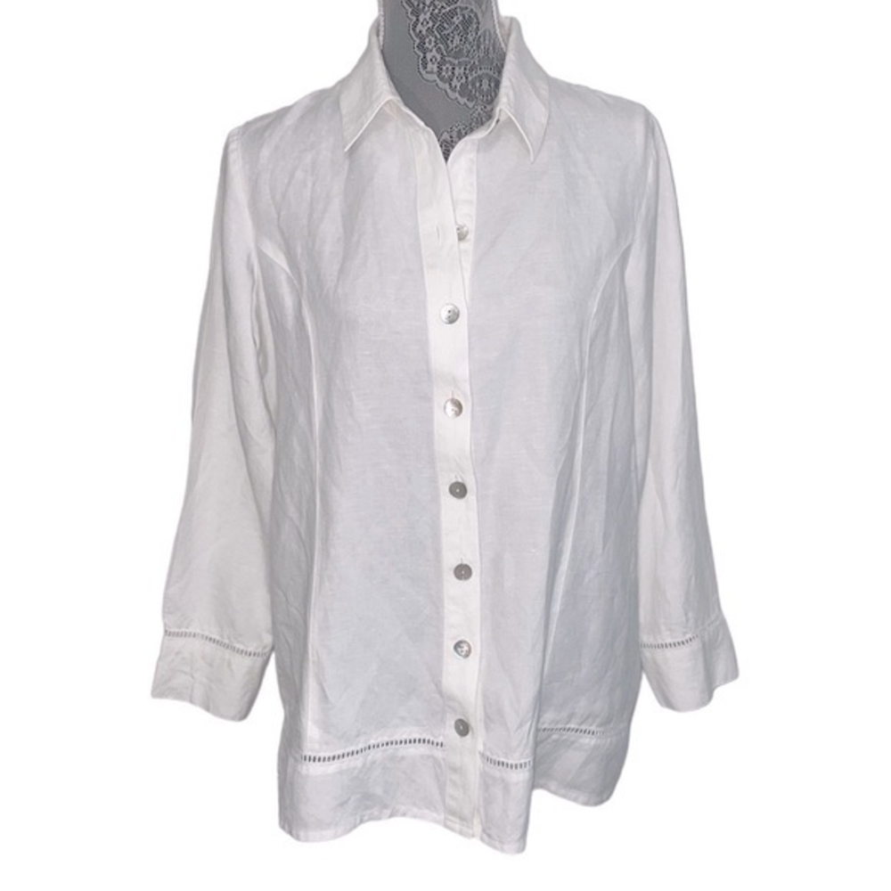 Soft Surroundings linen blend Medium white top with eyelet edge cuffs & hem. EUC